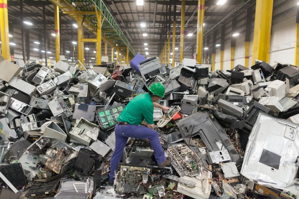 Discuss the Various Ways of Electronic Junk Removal 